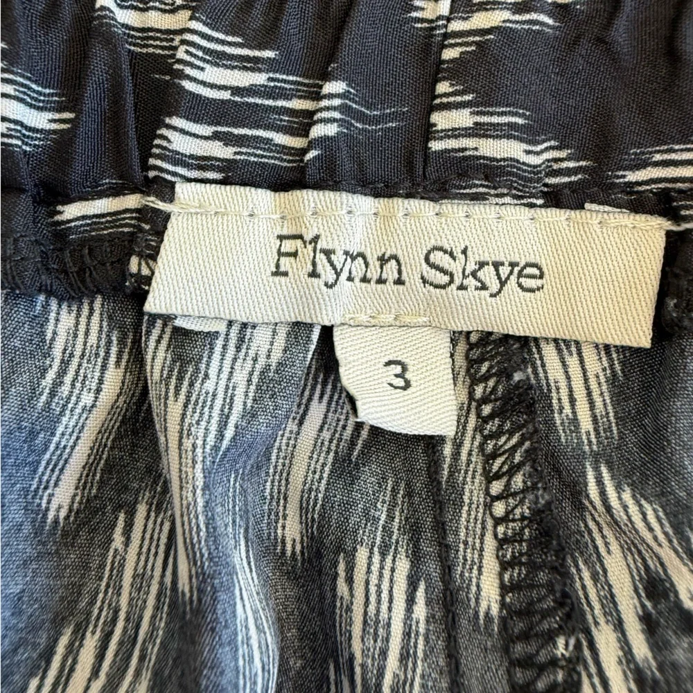 Flynn Skye Black + White Patterned Pants Size 3 - Picture 5 of 9